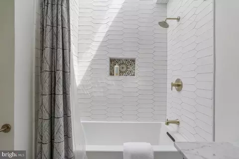 Bath - 415 17th St SE, Washington, DC 20003 photo 4 of 4