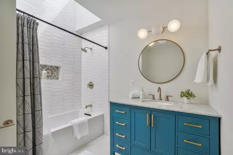 Bath - 415 17th St SE, Washington, DC 20003 photo 2 of 4