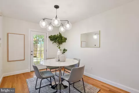 Dining - 415 17th St SE, Washington, DC 20003 photo 3 of 5