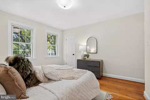 Bedroom - 415 17th St SE, Washington, DC 20003 photo 4 of 5