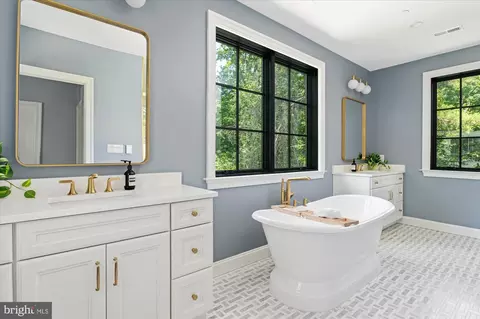 Bath - 2733 Chesapeake St NW, Washington, DC 20008 photo 2 of 9