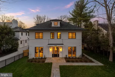 2733 Chesapeake St NW, Washington, DC 20008