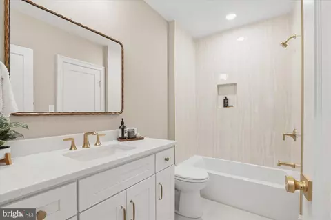 Bath - 2733 Chesapeake St NW, Washington, DC 20008 photo 9 of 9