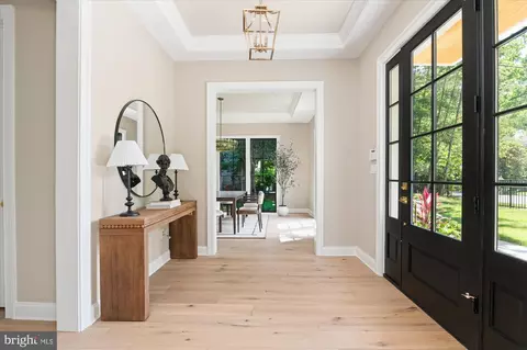 Entry Way - 2733 Chesapeake St NW, Washington, DC 20008 photo 2 of 5