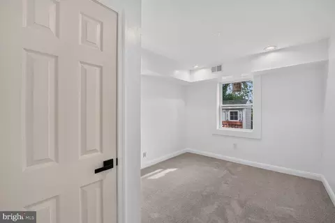 922 47th St NE, Washington, DC 20019