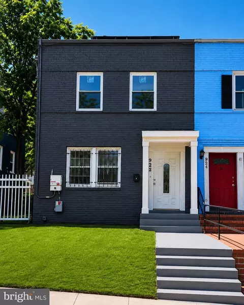 922 47th St NE, Washington, DC 20019