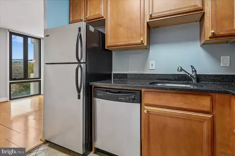Kitchen - 1245 4th St SW #E-409, Washington, DC 20024 photo 2 of 2