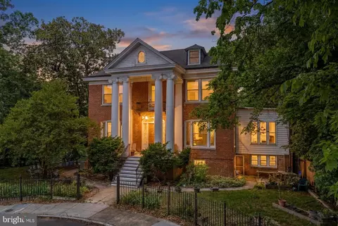 3446 Oakwood Ter NW, Washington, DC 20010