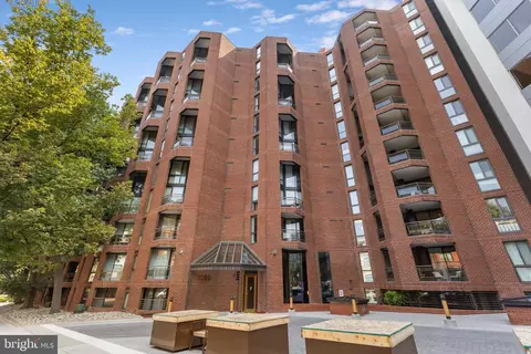 1099 22nd St NW #104, Washington, DC 20037