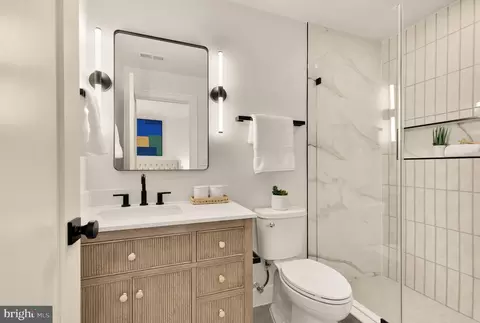 Bath - 1463 Harvard St NW #6, Washington, DC 20009 photo 1 of 4