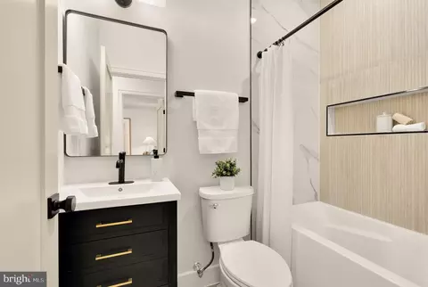 Bath - 1463 Harvard St NW #6, Washington, DC 20009 photo 3 of 4