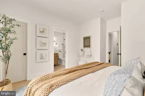 Bedroom - 1463 Harvard St NW #6, Washington, DC 20009 photo 3 of 4