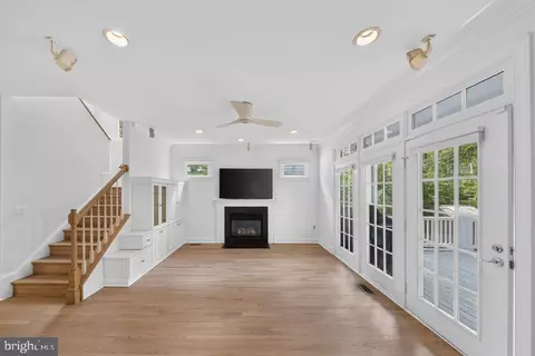 Living - 5000 Macarthur Ct NW, Washington, DC 20016 photo 3 of 4