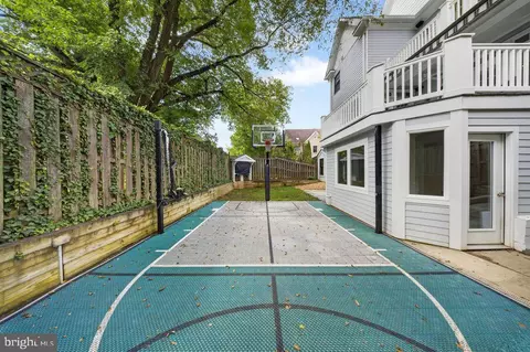 Exterior - 5000 Macarthur Ct NW, Washington, DC 20016 photo 7 of 10