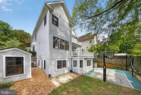 Exterior - 5000 Macarthur Ct NW, Washington, DC 20016 photo 8 of 10