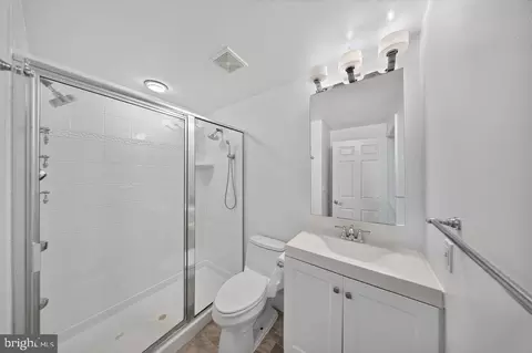 Bath - 5000 Macarthur Ct NW, Washington, DC 20016 photo 4 of 4