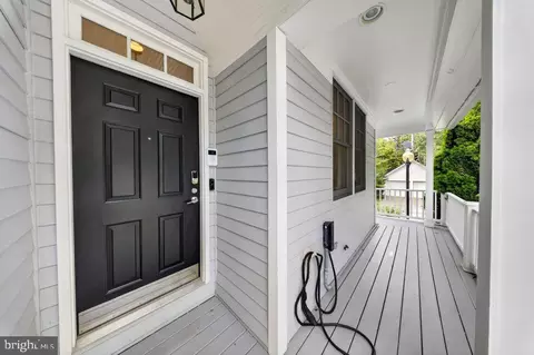 Exterior - 5000 Macarthur Ct NW, Washington, DC 20016 photo 3 of 10