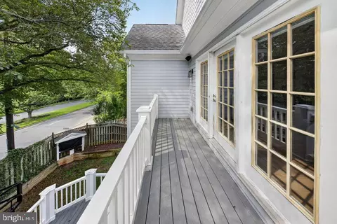 Exterior - 5000 Macarthur Ct NW, Washington, DC 20016 photo 6 of 10
