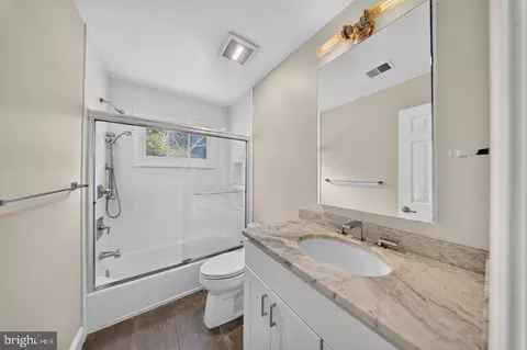 Bath - 5000 Macarthur Ct NW, Washington, DC 20016 photo 3 of 4
