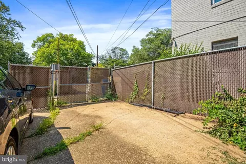 Exterior - 1827 E Capitol St SE, Washington, DC 20003 photo 4 of 4