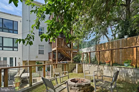 Exterior - 920 15th St SE #D, Washington, DC 20003 photo 2 of 5