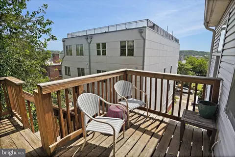 Exterior - 920 15th St SE #D, Washington, DC 20003 photo 1 of 5