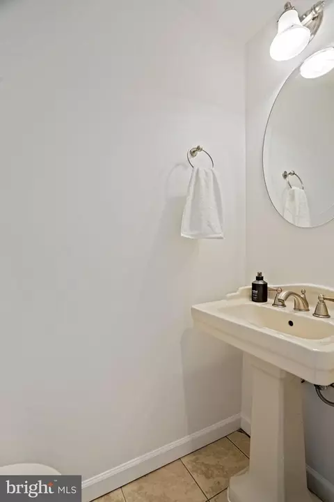 Other - 920 15th St SE #D, Washington, DC 20003 photo 6 of 9