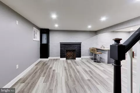 Living - 605 21st St NE, Washington, DC 20002 photo 4 of 4