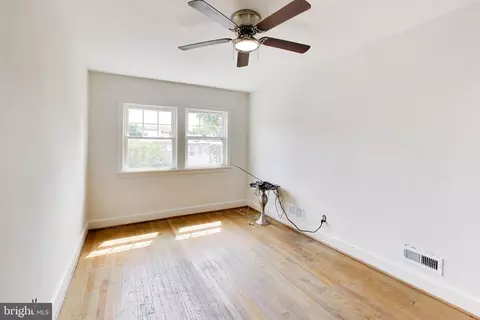 Bedroom - 605 21st St NE, Washington, DC 20002 photo 4 of 5