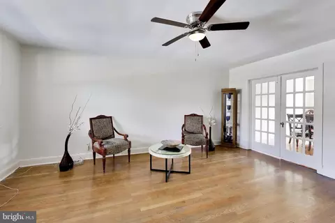 Living - 605 21st St NE, Washington, DC 20002 photo 1 of 4