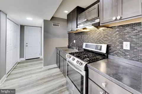 Entry Way - 605 21st St NE, Washington, DC 20002 photo 5 of 5