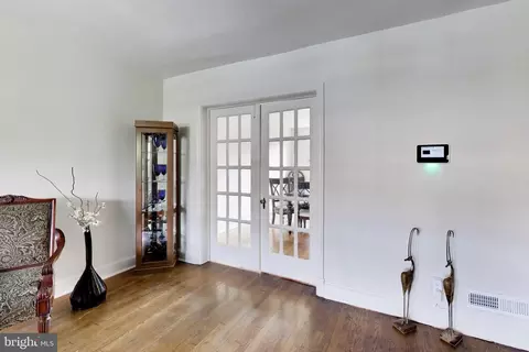 Entry Way - 605 21st St NE, Washington, DC 20002 photo 2 of 5