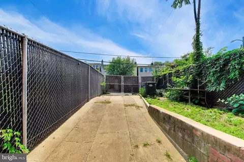 Exterior - 605 21st St NE, Washington, DC 20002 photo 8 of 8