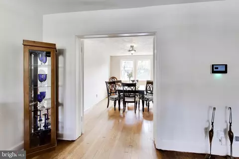Entry Way - 605 21st St NE, Washington, DC 20002 photo 3 of 5
