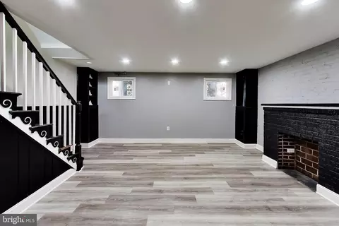 Living - 605 21st St NE, Washington, DC 20002 photo 3 of 4