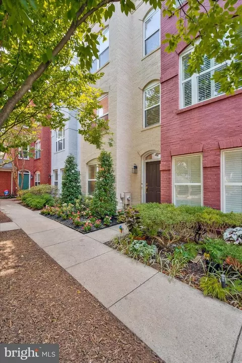 2107 12th Pl NW, Washington, DC 20009 photo 2