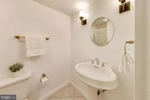 Bath - 2501 Calvert St NW #103, Washington, DC 20008 photo 3 of 4
