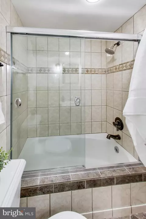 Bath - 2501 Calvert St NW #103, Washington, DC 20008 photo 2 of 4