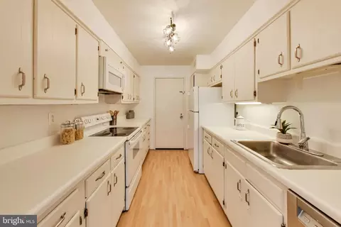 Kitchen - 2501 Calvert St NW #103, Washington, DC 20008 photo 1 of 1