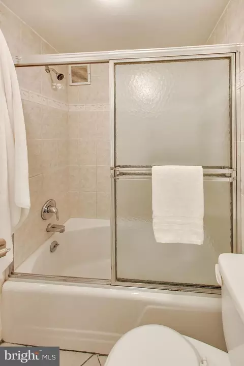 Bath - 2501 Calvert St NW #103, Washington, DC 20008 photo 4 of 4