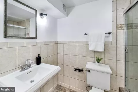 Bath - 2501 Calvert St NW #103, Washington, DC 20008 photo 1 of 4
