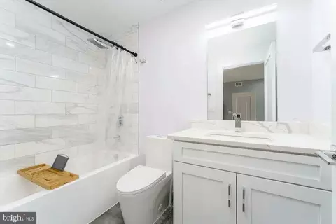 Bath - 1019 17th Pl NE #401, Washington, DC 20002 photo 1 of 1