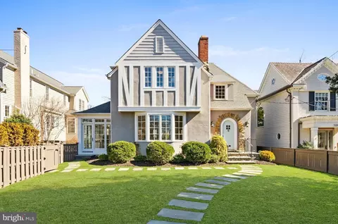 3213 Foxhall Rd NW, Washington, DC 20016