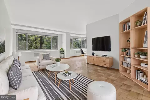 4200 Cathedral Ave NW #312A, Washington, DC 20016