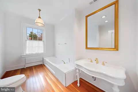 Bath - 2134 R St NW, Washington, DC 20008 photo 3 of 6