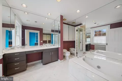 Bath - 2134 R St NW, Washington, DC 20008 photo 4 of 6