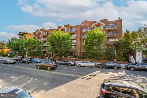 2320 Wisconsin Ave NW #213, Washington, DC 20007