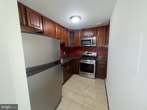 5106 F St SE #10, Washington, DC 20019