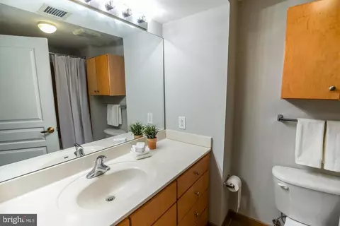 Bath - 616 E Street St NW #656, Washington, DC 20004 photo 2 of 3