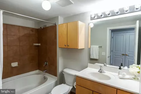 Bath - 616 E Street St NW #656, Washington, DC 20004 photo 3 of 3